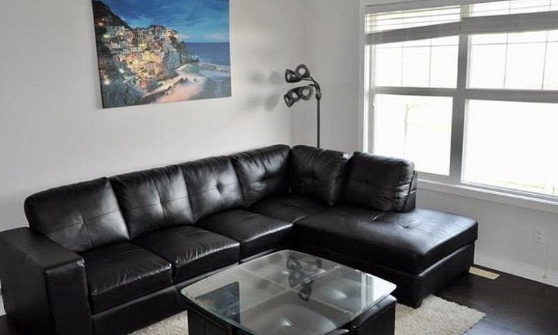 Rosewood - Upscale 3...