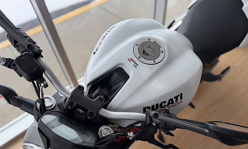 2016 Ducati Monster ...