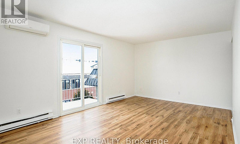 10 - 875 Laurier Str...