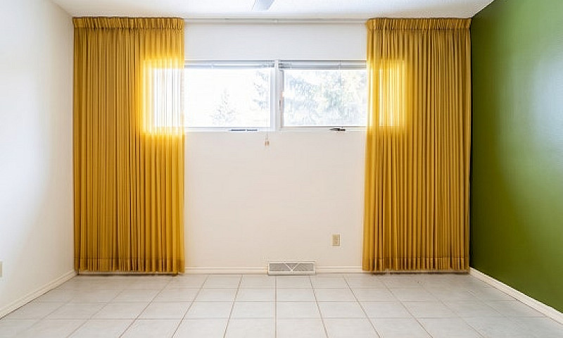 Nice 3-Bed Mainfloor...