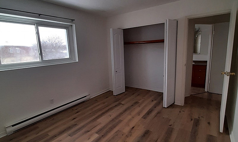 Large 2 Bedroom Apt....