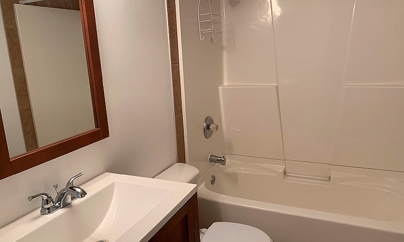 2 Bedroom Basement U...