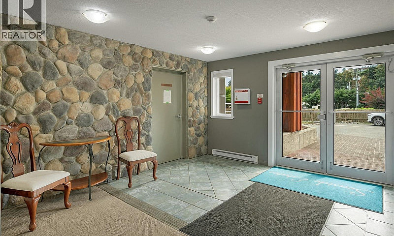 104 87 Island Hwy S ...
