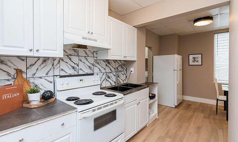 House For Sale 913 A...