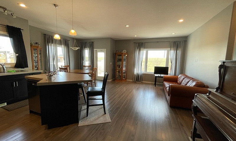 Lovely 3 Bed Home In...
