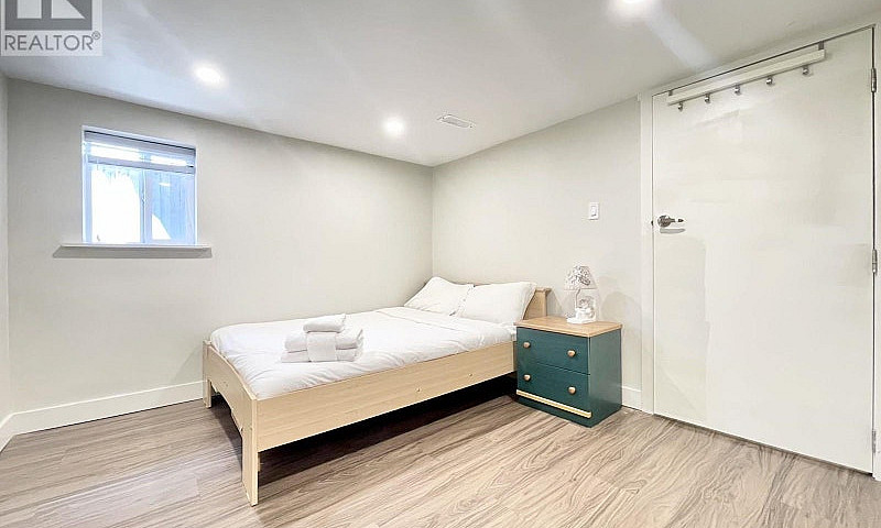 3941 W 33 Avenue Van...