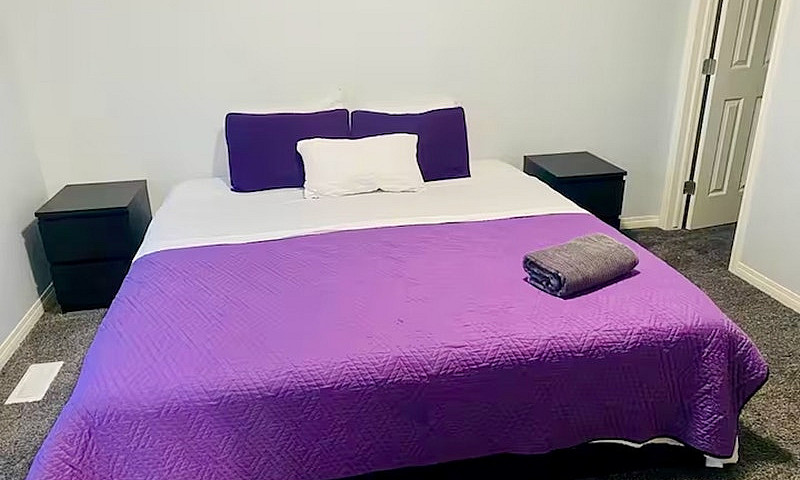 Calgary 4 Bed 3.5 Ba...