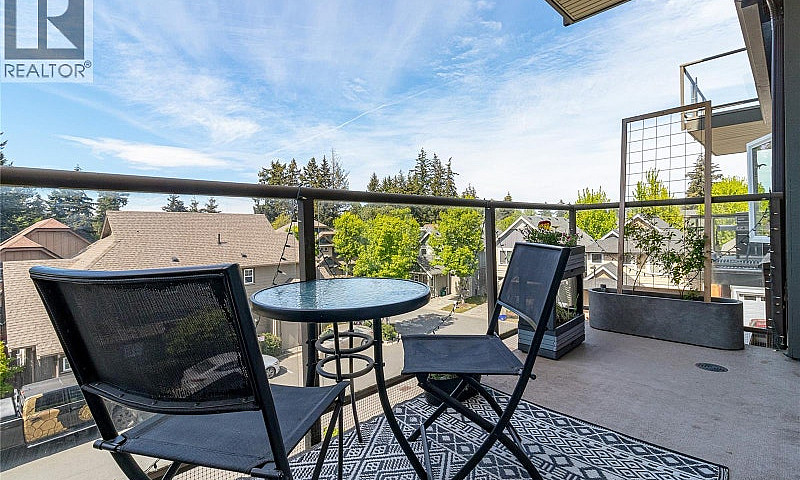 304 2220 Sooke Rd Co...