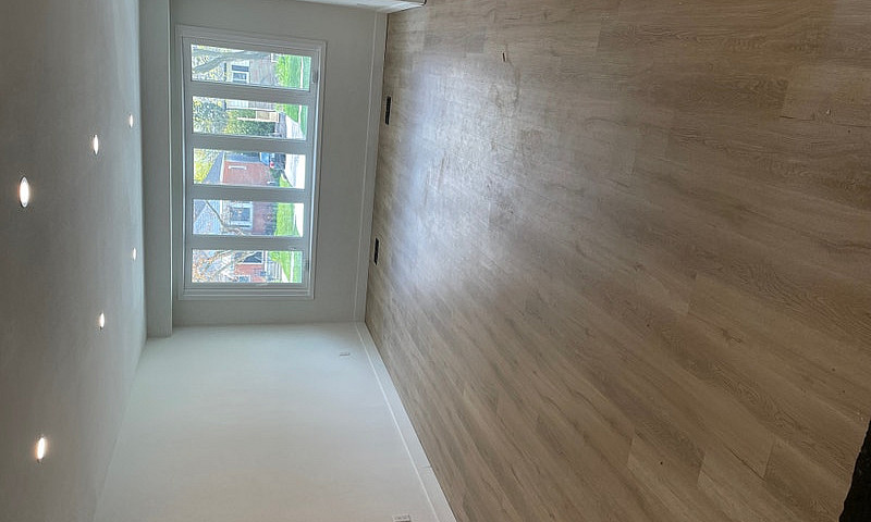 2 Bedroom Upper Leve...