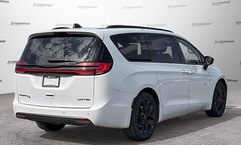 2025 Chrysler Pacifi...