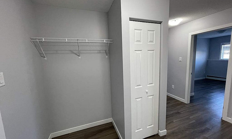 Sikanni Place - 1 Be...