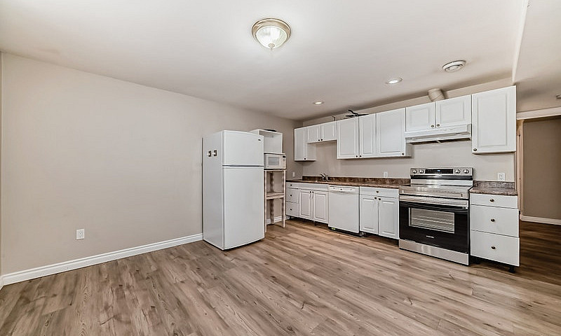 2 Bed 2 Bath Large B...