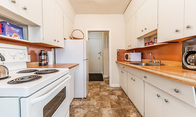 690 Fleet Ave- 1 Bed...