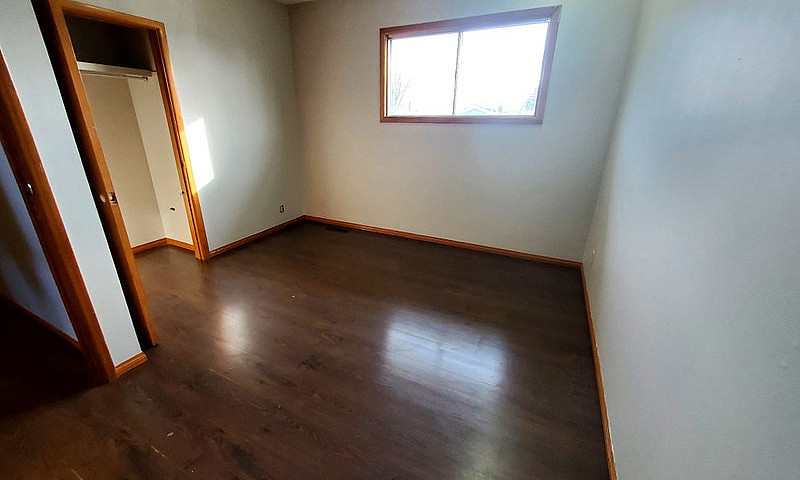 3 Bed, 2 Bath Half D...