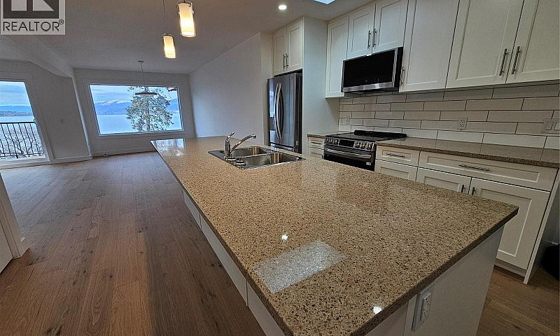 578 Lakeshore Drive ...