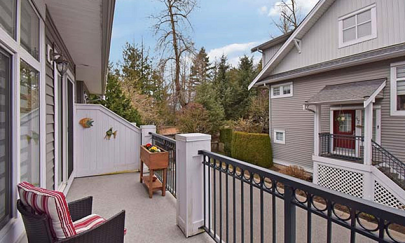 Popular Townhome Com...
