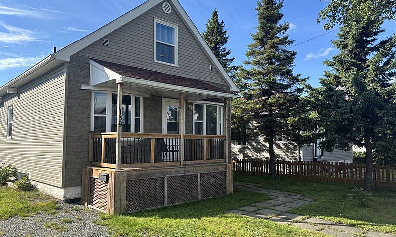 $368,000 - 1 1/2 Sto...