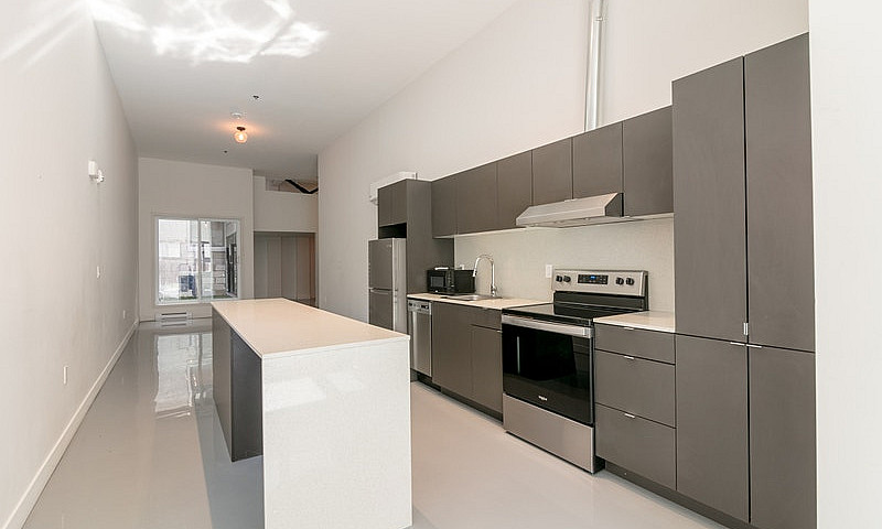 Spacious 2 Story Lof...