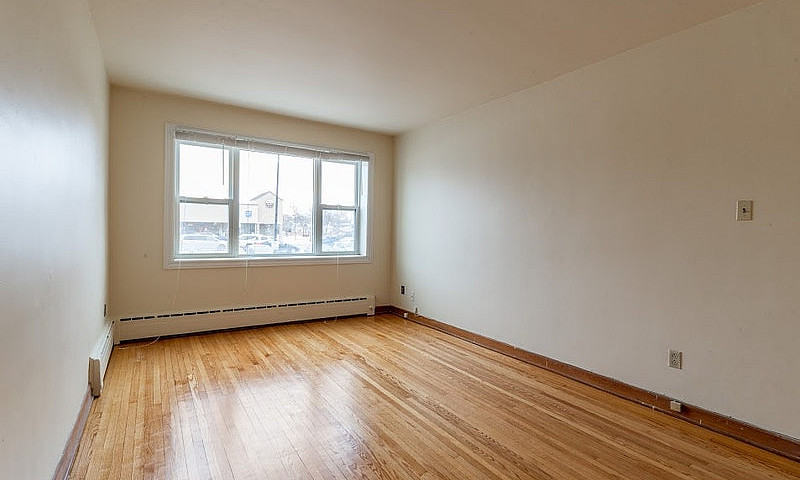 646 Osborne St- Leon...