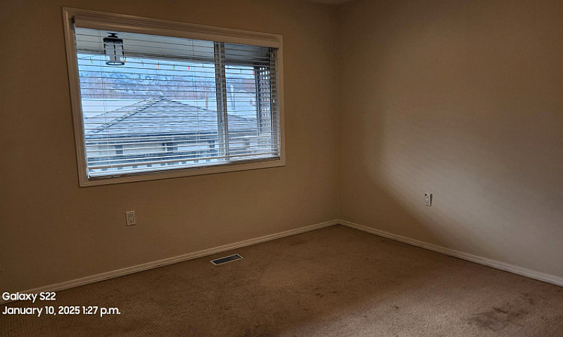 425 Mackenzie Ave-To...