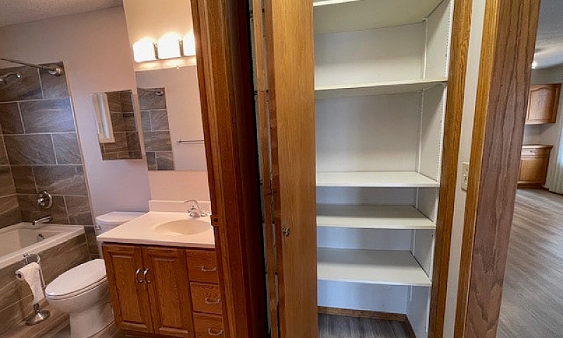 Lovely 2 Bed Main Fl...