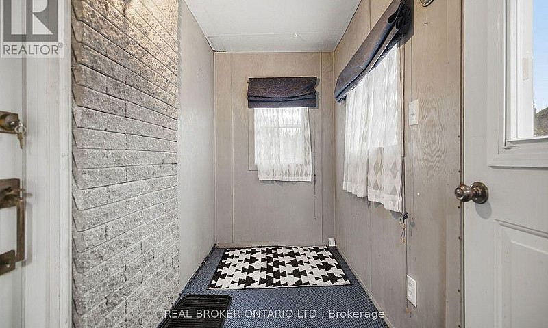 800 Pinegrove Cresce...