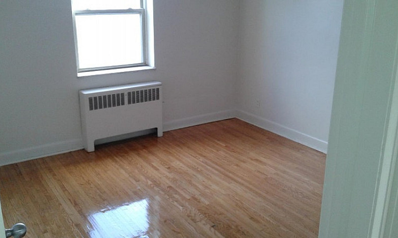Large Bachelor Unit ...