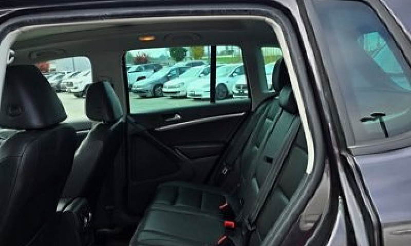 2016 Volkswagen Tigu...
