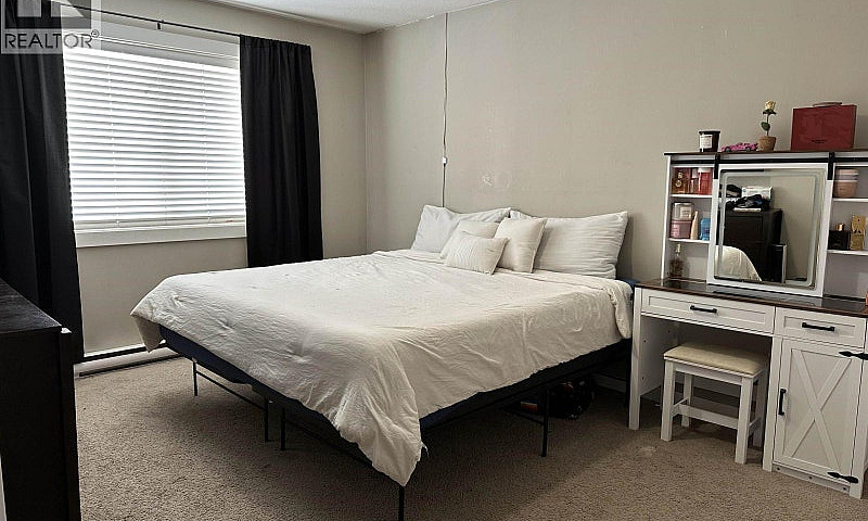6 9707 99 Avenue Tay...