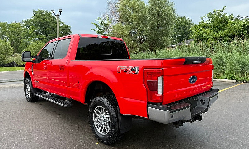 2018 Ford F-350 Lari...