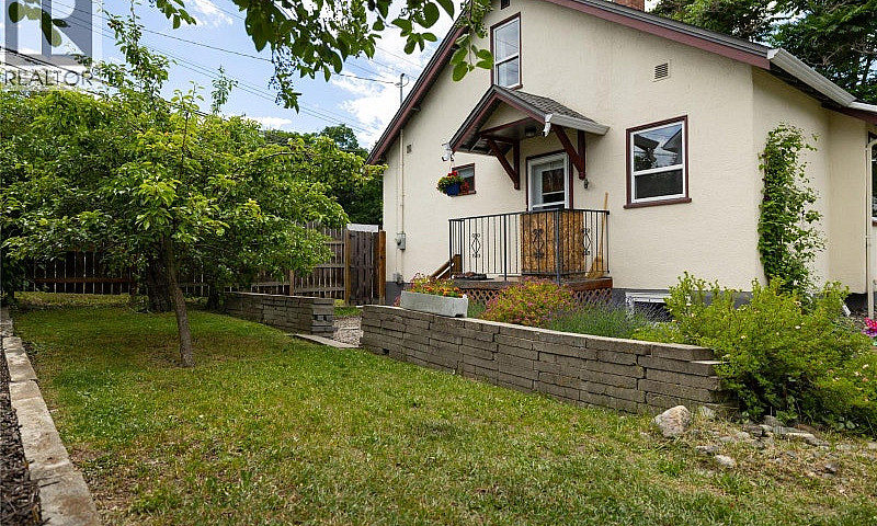 2105 32 Avenue Verno...