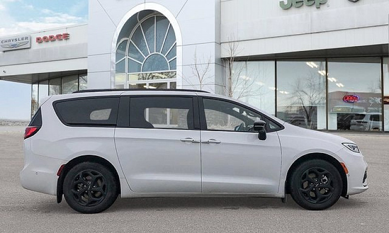 2024 Chrysler Pacifi...