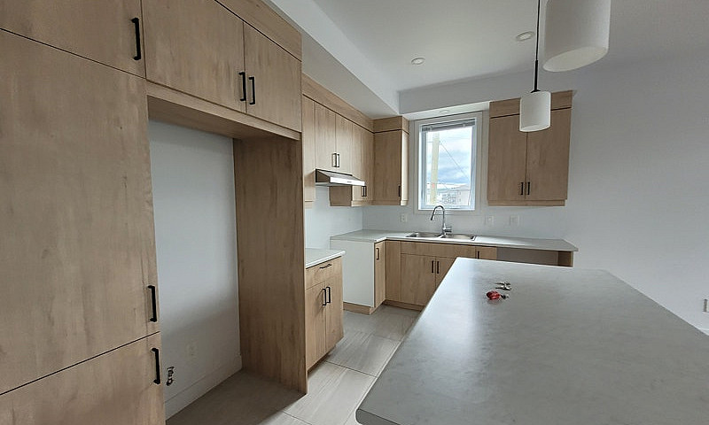 4 1/2 Style Condo Da...