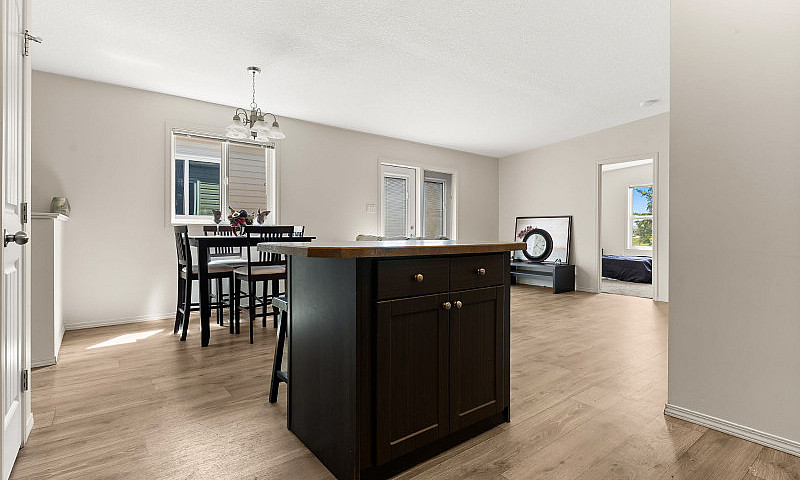 183 Chateau Cres - S...