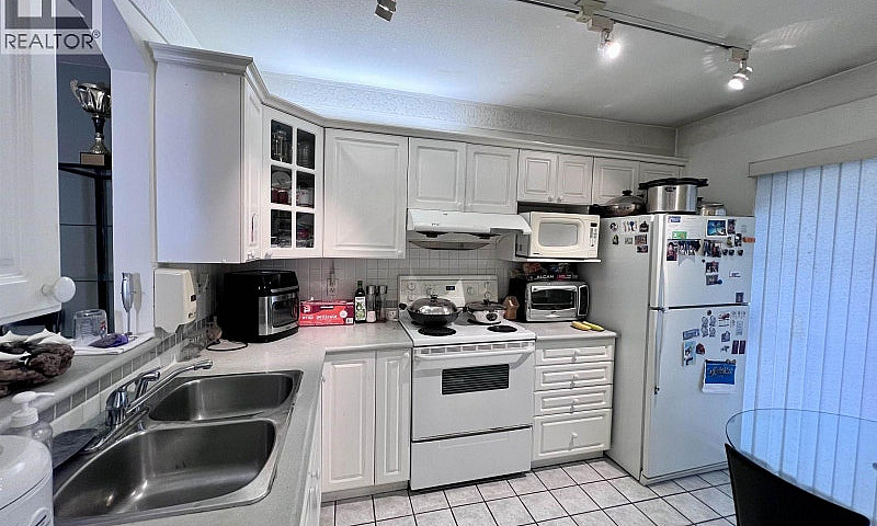 11 7488 Salisbury Av...