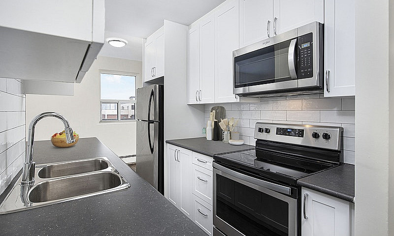 10 Highland Cres. - ...