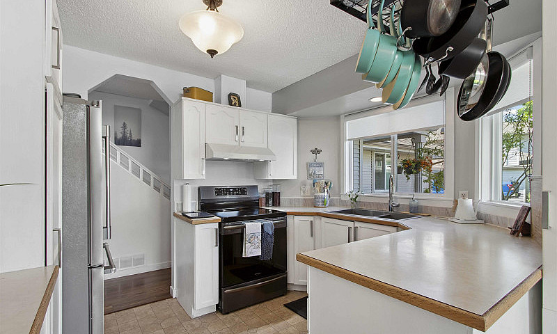 25 9045 Walnut Grove...