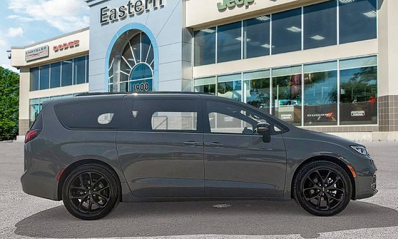 2025 Chrysler Pacifi...