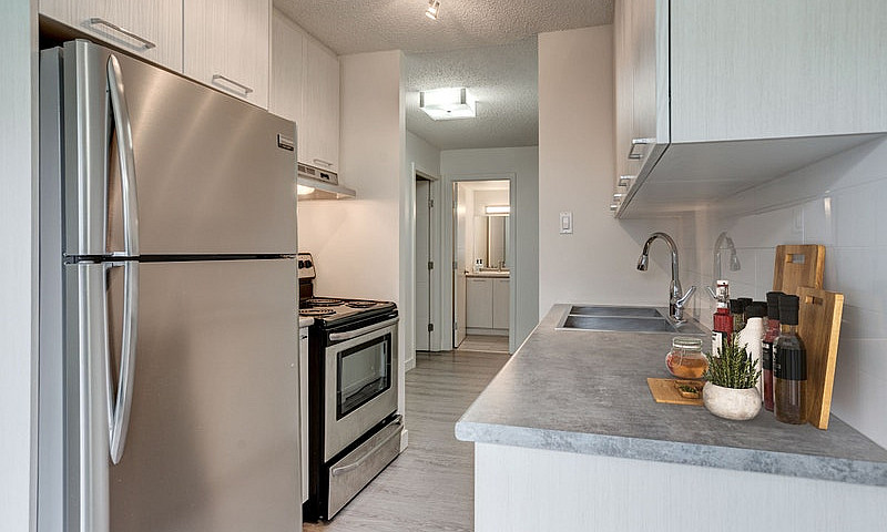 1 Bedroom + Den - 35...