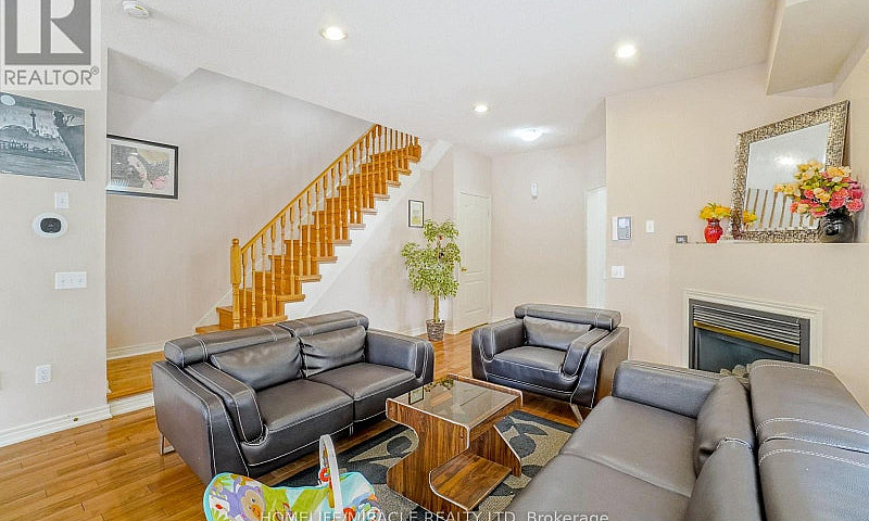 824 Khan Crescent Mi...