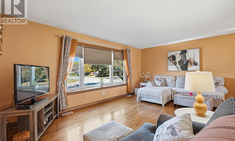 70 Country Club Pl S...