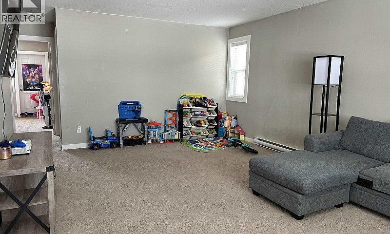 6 9707 99 Avenue Tay...