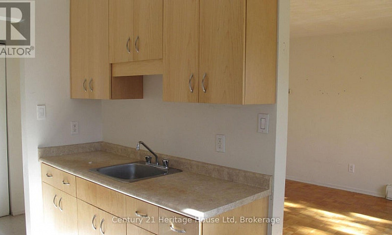 #9 - 16 Brant Avenue...