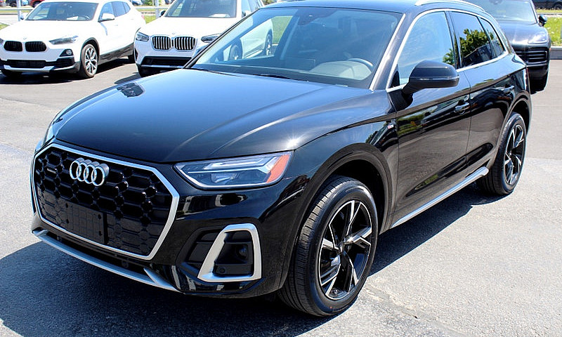 2022 Audi Q5 S-Line ...