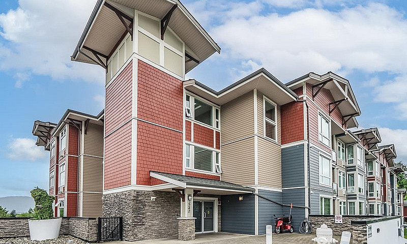 206 2242 Whatcom Roa...