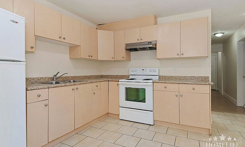Bright & Spacious 2 ...