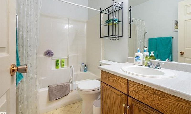 3 Bed Townhouse Clos...