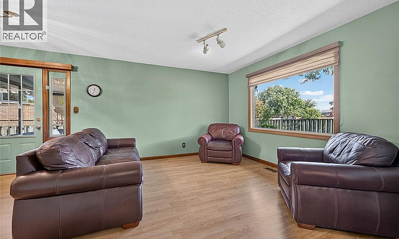 3 Crane Crescent Ble...