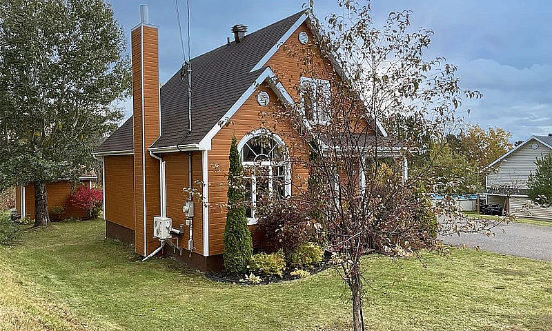 $368,000 - 1 1/2 Sto...