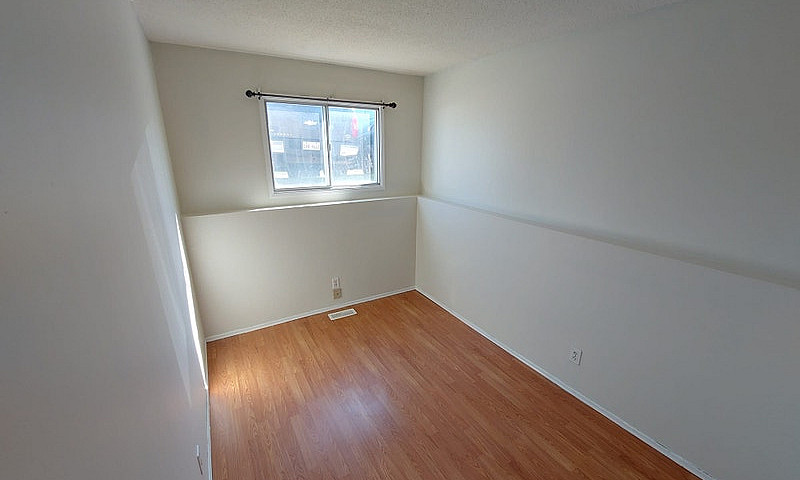 3 Bedroom 4-Plex Loc...